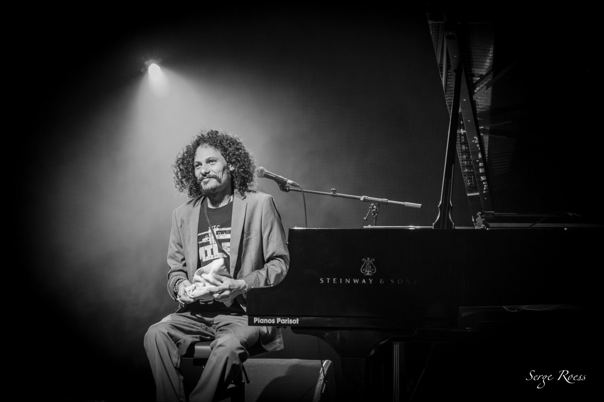 Pianiste au piano — Ondula