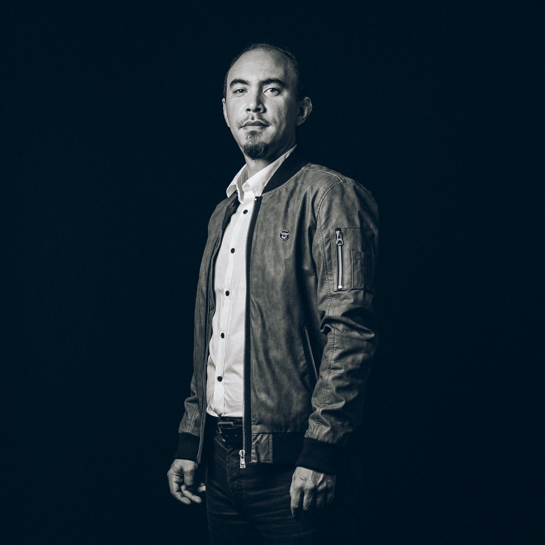 Affiche officielle du spectacle Monsieur Y Prétan par Éric Lauret